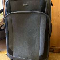 Чемодан большой, в Санкт-Петербурге