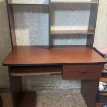 Стол в хорошем состоянии, в Владивостоке